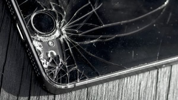 How to Fix a Cracked Phone Screen