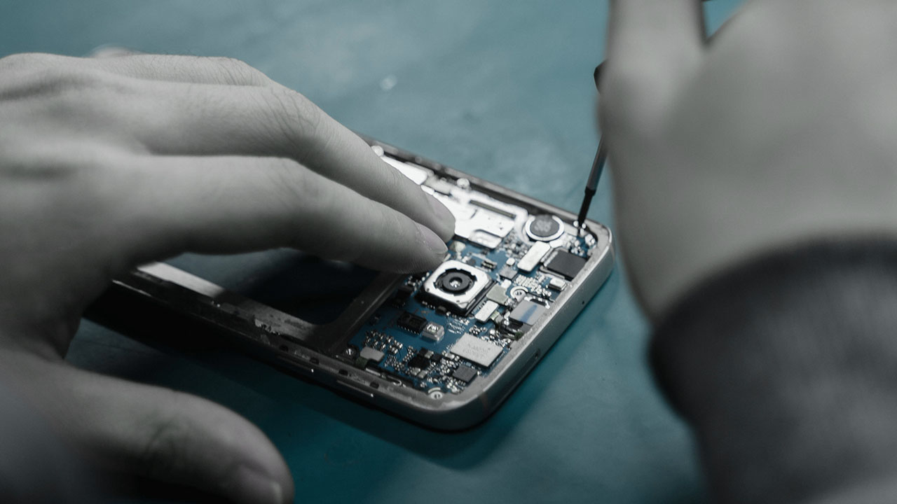 Top Essential Tools for Mobile Phone Repair